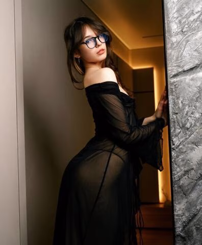 Goregaon aged housewife Call Girl